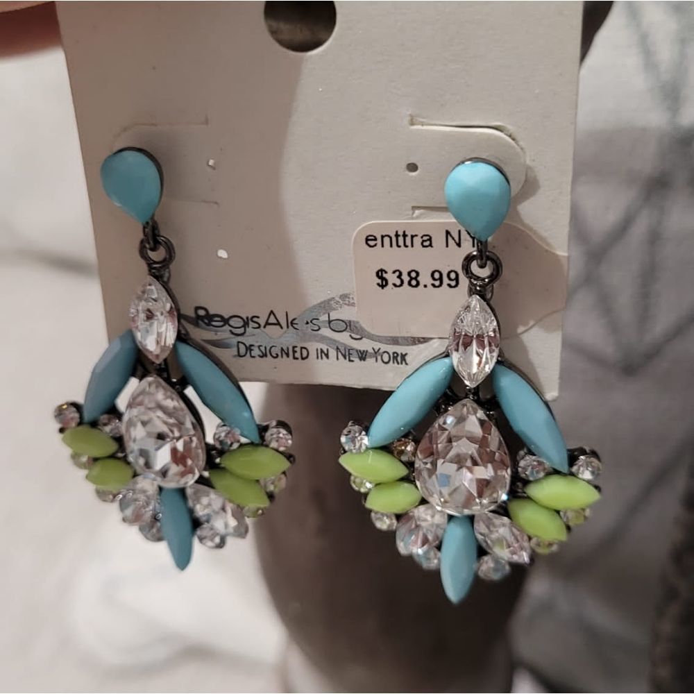 Designed in New York crystal ENTTRA Post at back I